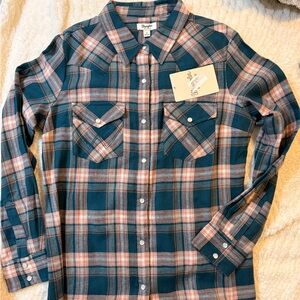 Wrangler women’s Casual Plaid Shirt - green and Pink